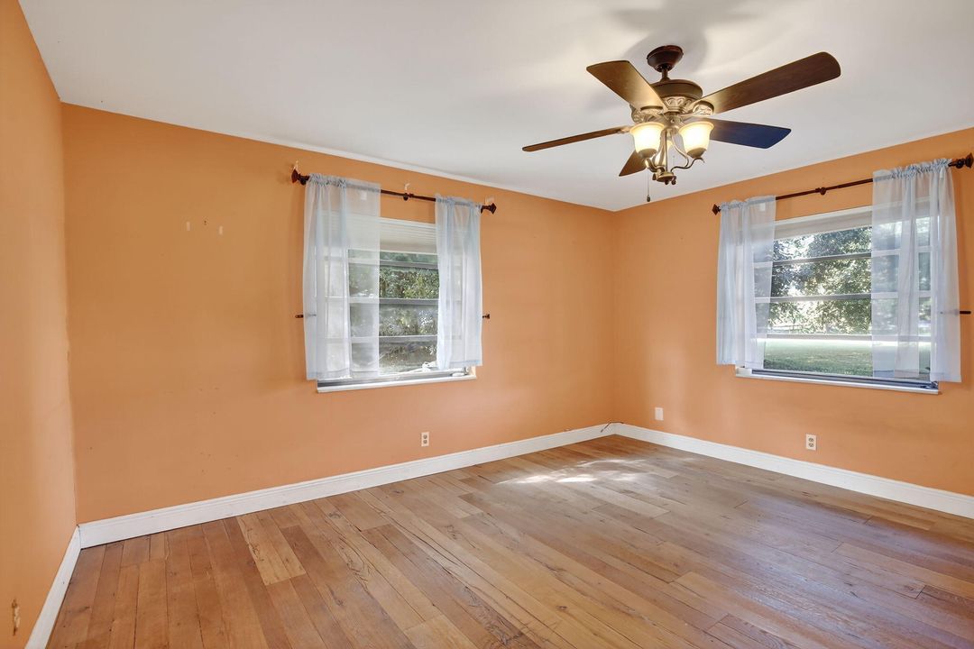 合同活跃: $800,000 (3 贝兹, 2 浴室, 1425 平方英尺)