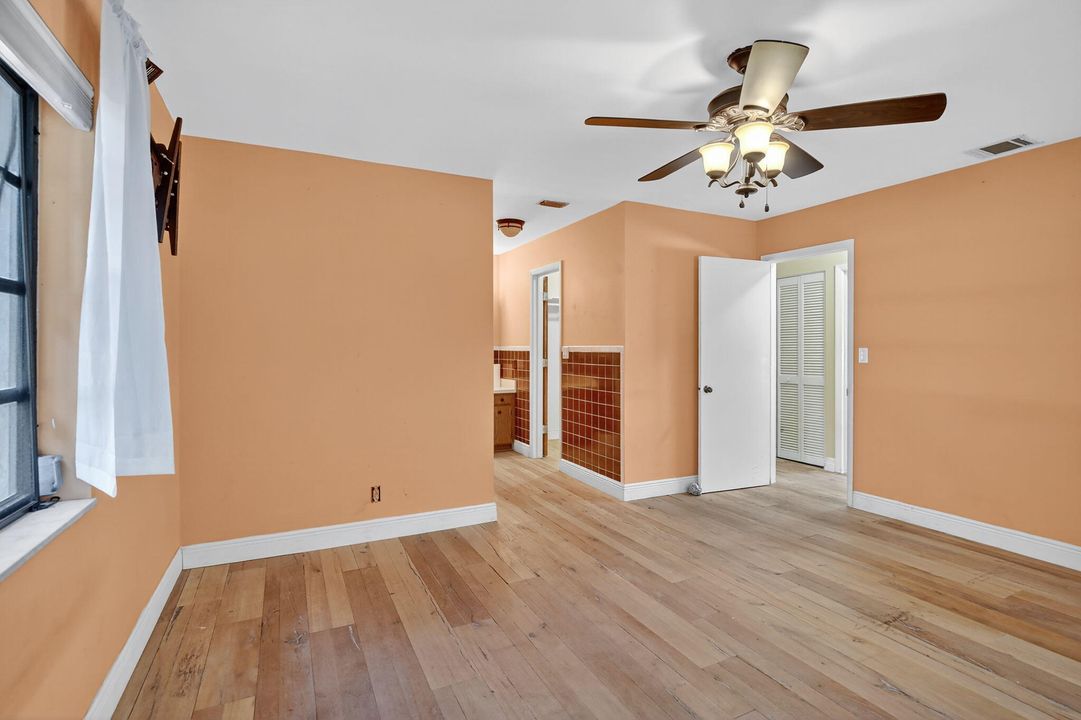 合同活跃: $800,000 (3 贝兹, 2 浴室, 1425 平方英尺)