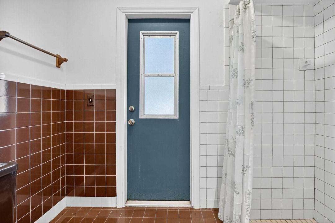 合同活跃: $800,000 (3 贝兹, 2 浴室, 1425 平方英尺)