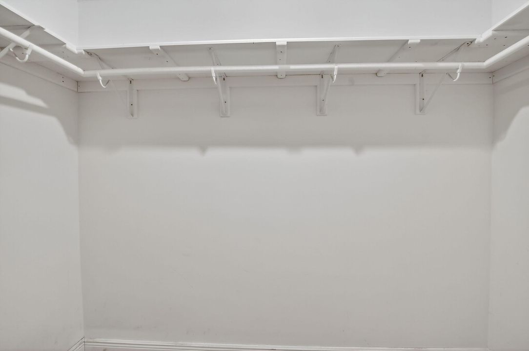 合同活跃: $800,000 (3 贝兹, 2 浴室, 1425 平方英尺)