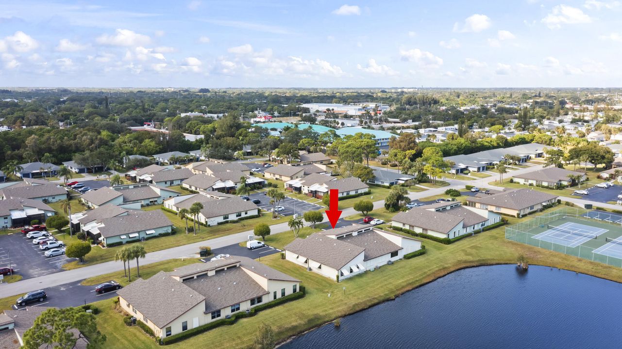 For Sale: $179,000 (1 beds, 2 baths, 1216 Square Feet)