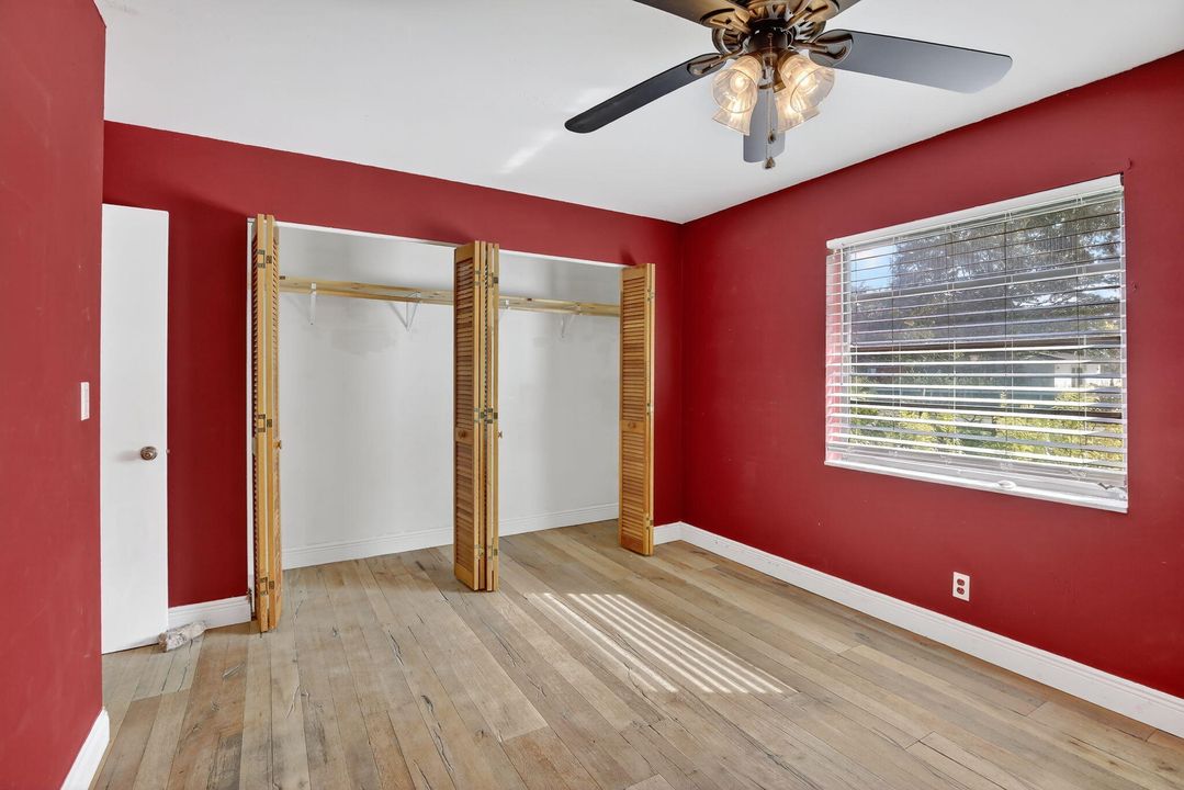 合同活跃: $800,000 (3 贝兹, 2 浴室, 1425 平方英尺)