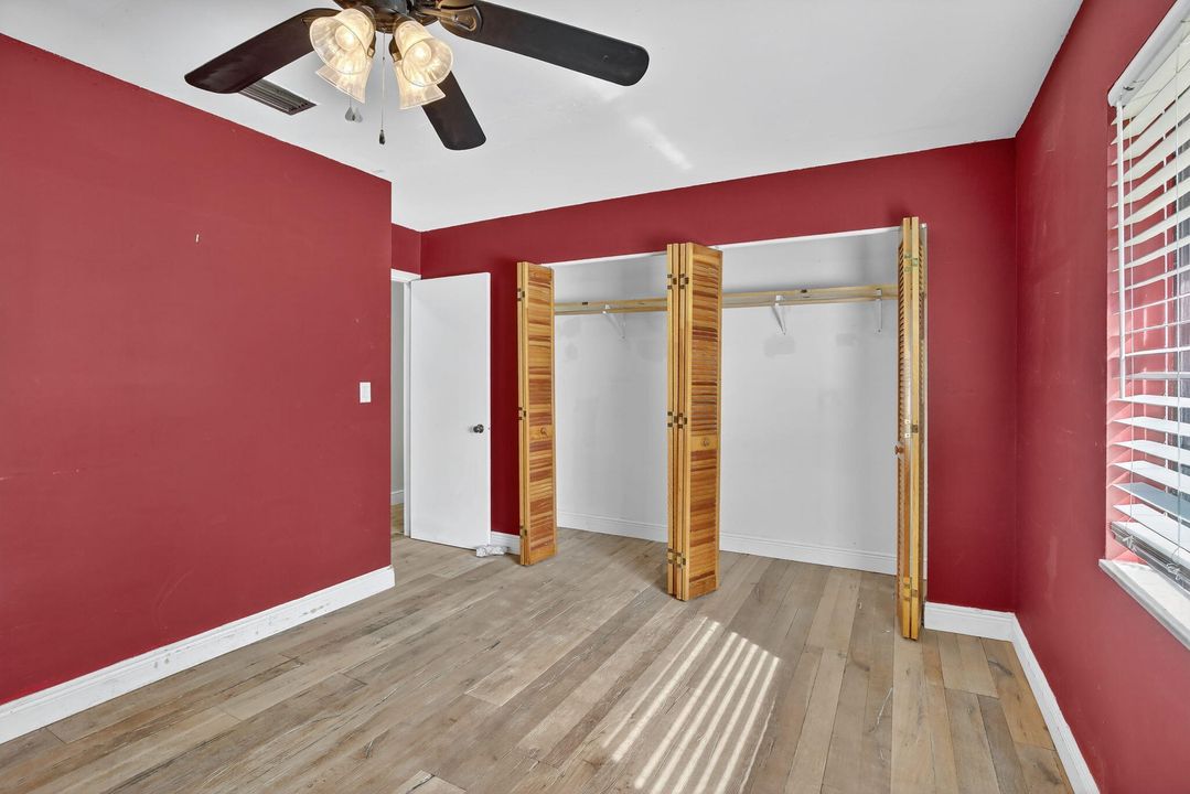 合同活跃: $800,000 (3 贝兹, 2 浴室, 1425 平方英尺)