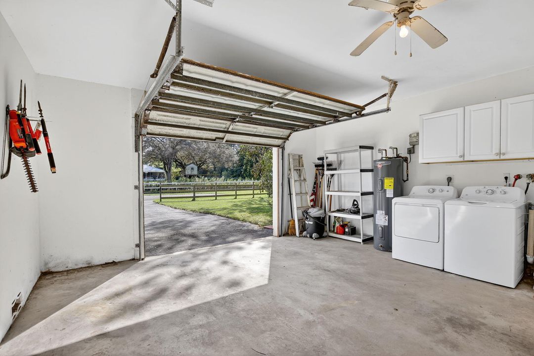 合同活跃: $800,000 (3 贝兹, 2 浴室, 1425 平方英尺)