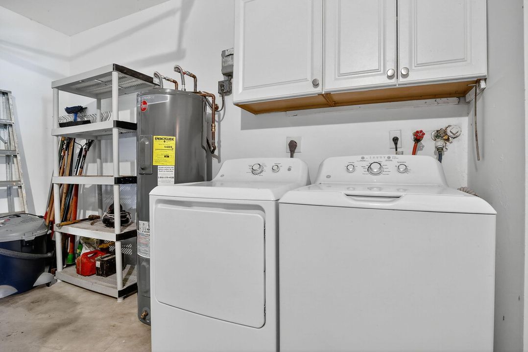 合同活跃: $800,000 (3 贝兹, 2 浴室, 1425 平方英尺)