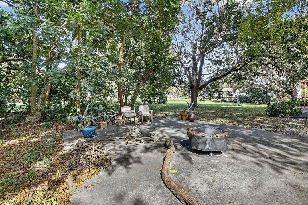 合同活跃: $800,000 (3 贝兹, 2 浴室, 1425 平方英尺)