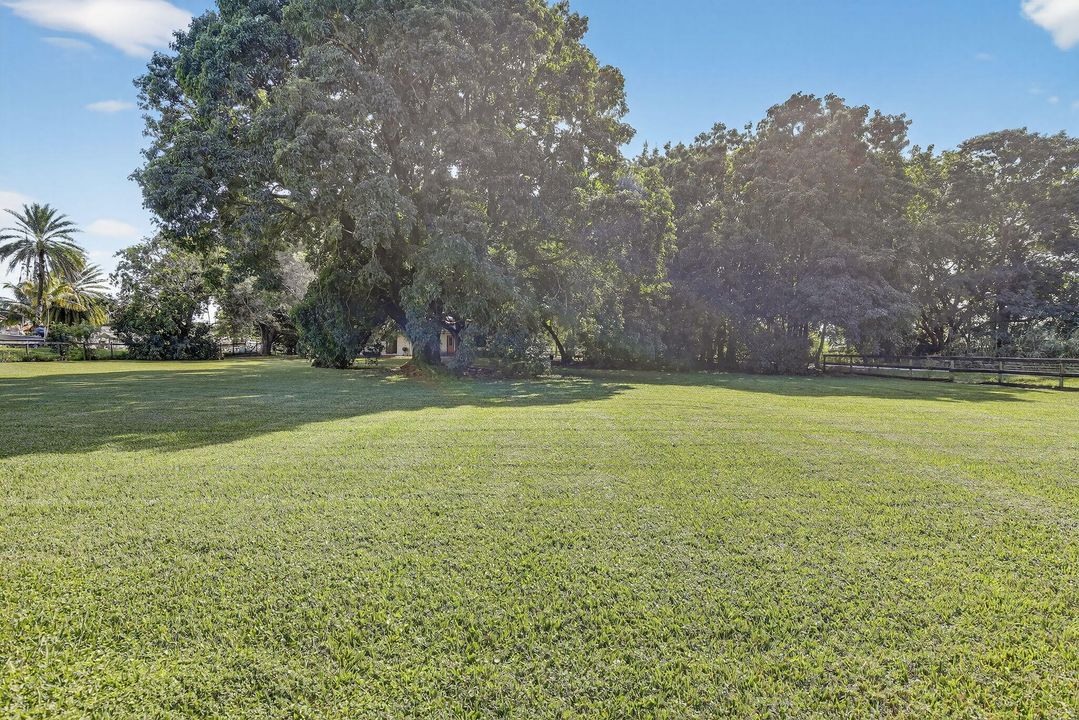 合同活跃: $800,000 (3 贝兹, 2 浴室, 1425 平方英尺)