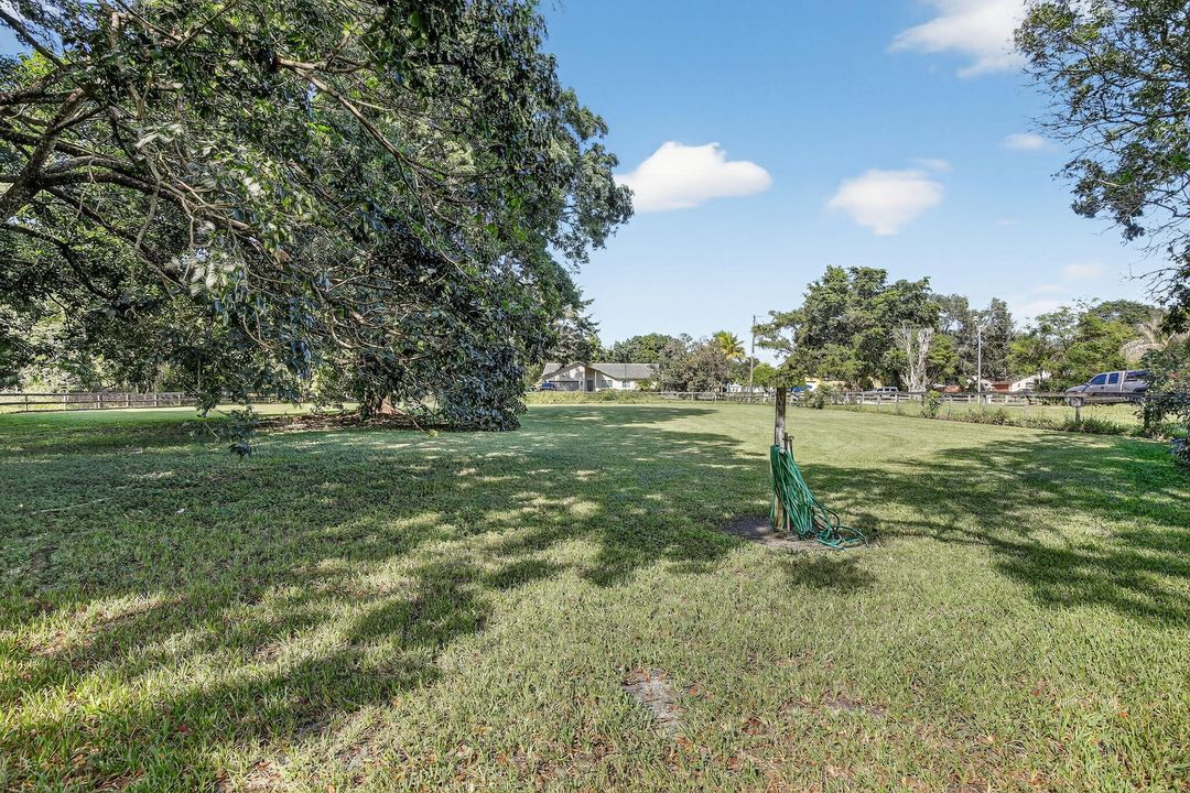 合同活跃: $800,000 (3 贝兹, 2 浴室, 1425 平方英尺)