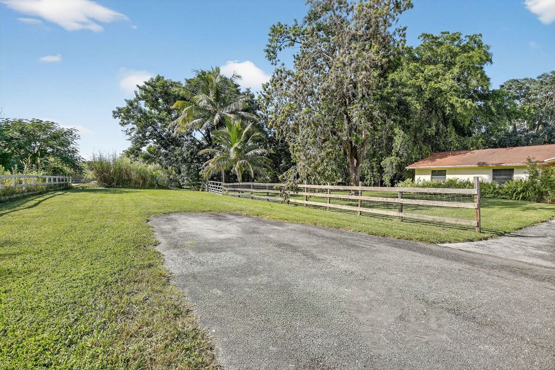 合同活跃: $800,000 (3 贝兹, 2 浴室, 1425 平方英尺)