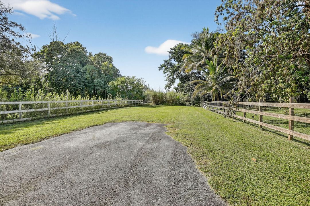 合同活跃: $800,000 (3 贝兹, 2 浴室, 1425 平方英尺)