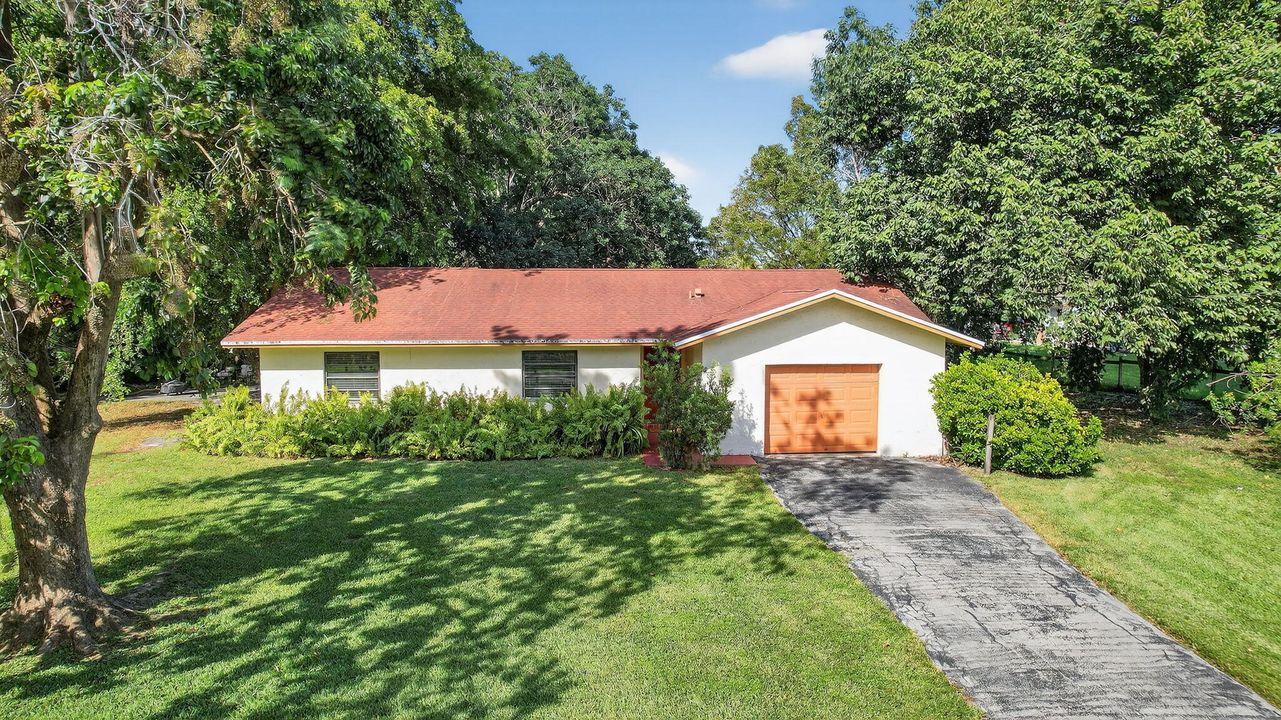 合同活跃: $800,000 (3 贝兹, 2 浴室, 1425 平方英尺)