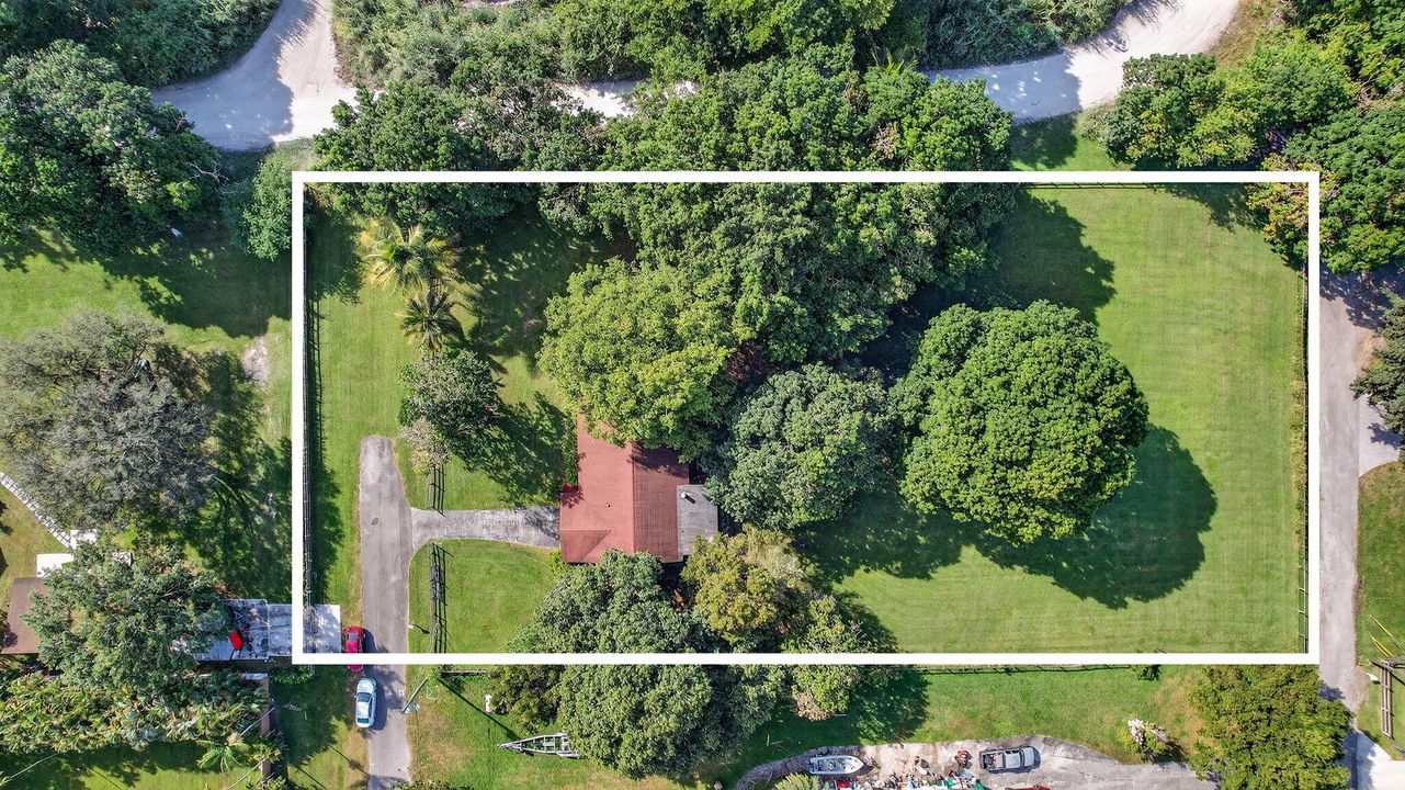 合同活跃: $800,000 (3 贝兹, 2 浴室, 1425 平方英尺)