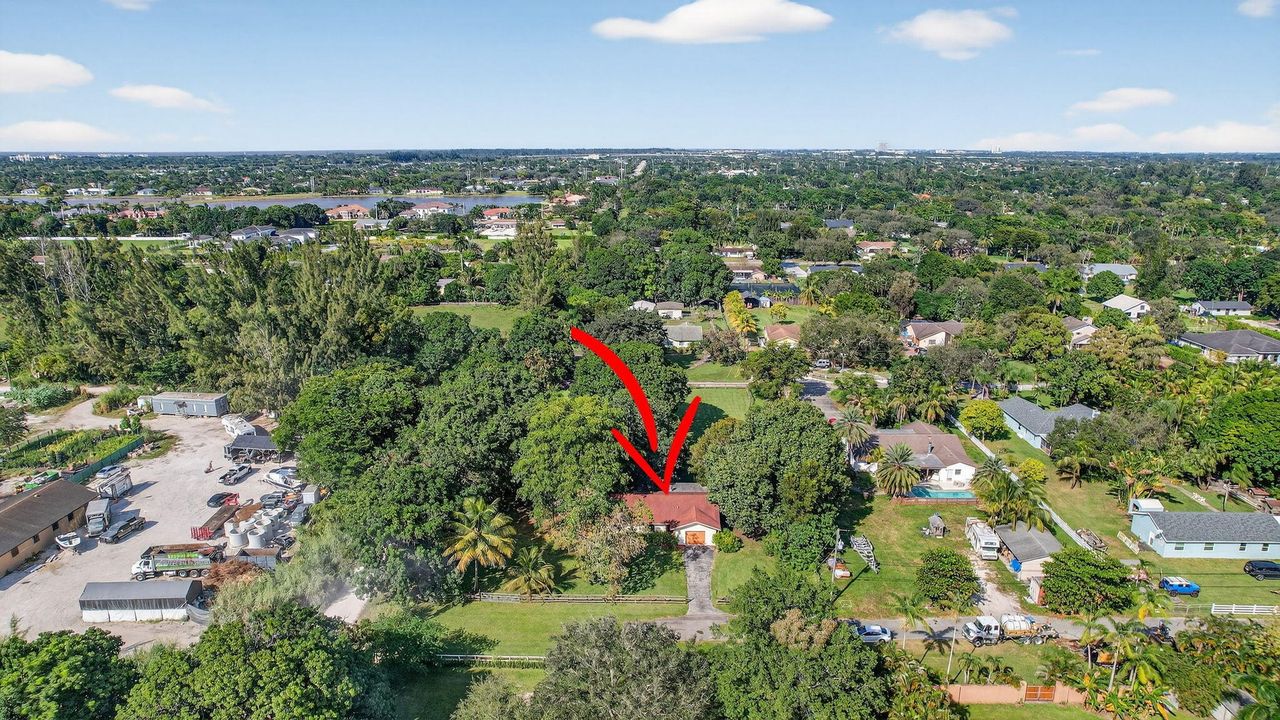 合同活跃: $800,000 (3 贝兹, 2 浴室, 1425 平方英尺)