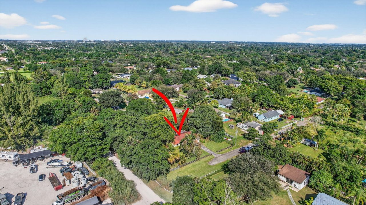 合同活跃: $800,000 (3 贝兹, 2 浴室, 1425 平方英尺)