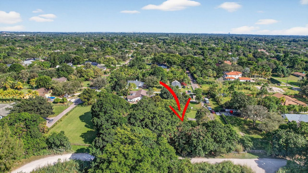 合同活跃: $800,000 (3 贝兹, 2 浴室, 1425 平方英尺)