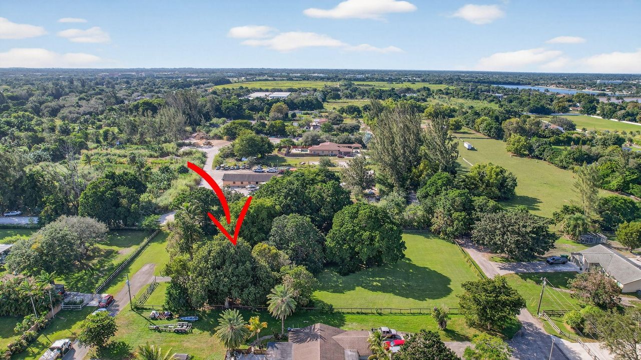 合同活跃: $800,000 (3 贝兹, 2 浴室, 1425 平方英尺)