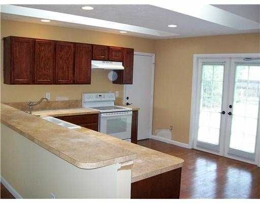 出租: $2,200 (3 贝兹, 2 浴室, 1035 平方英尺)