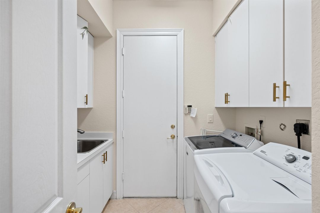 For Sale: $1,450,000 (4 beds, 4 baths, 3983 Square Feet)