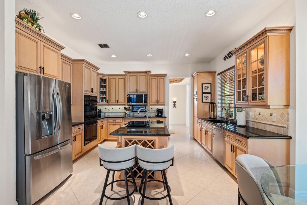 For Sale: $1,450,000 (4 beds, 4 baths, 3983 Square Feet)