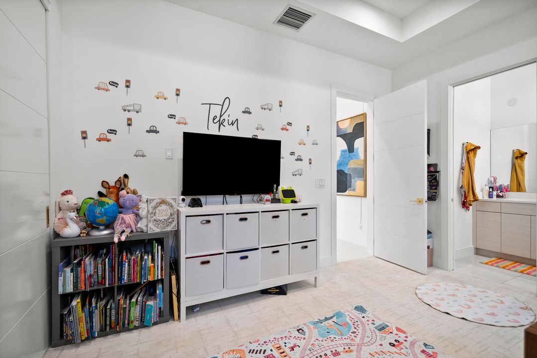 待售: $2,500,000 (4 贝兹, 3 浴室, 4341 平方英尺)