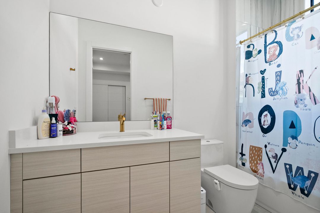 待售: $2,500,000 (4 贝兹, 3 浴室, 4341 平方英尺)