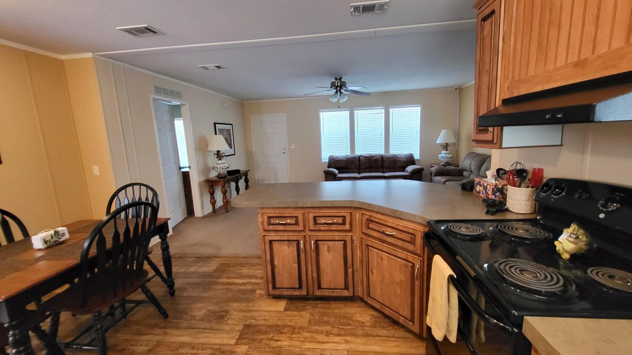 Active With Contract: $205,000 (3 beds, 2 baths, 1223 Square Feet)