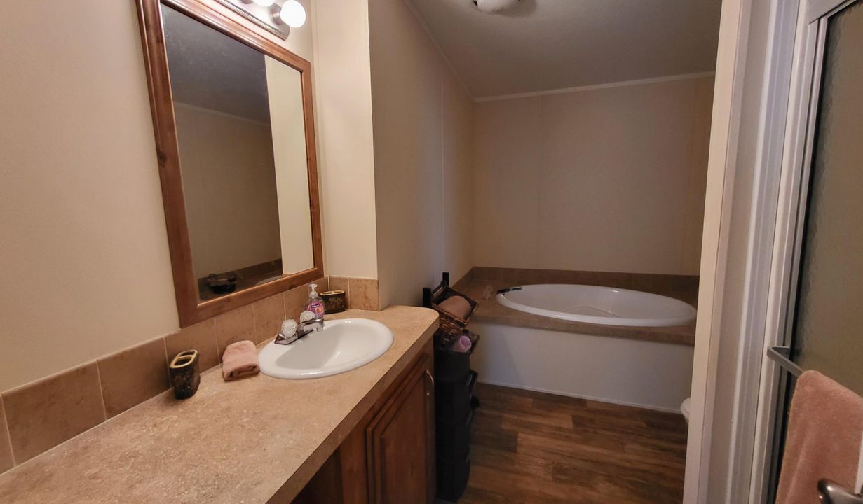 Active With Contract: $205,000 (3 beds, 2 baths, 1223 Square Feet)