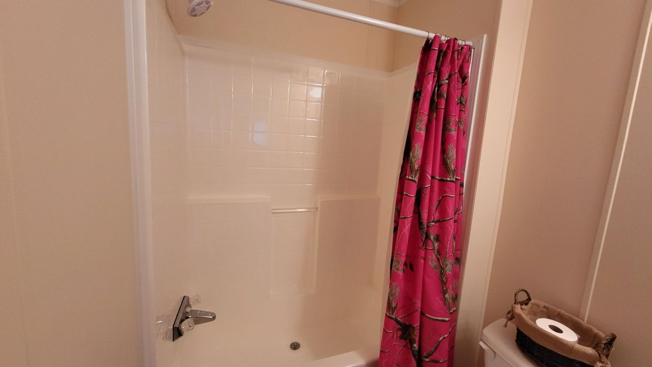 Active With Contract: $205,000 (3 beds, 2 baths, 1223 Square Feet)