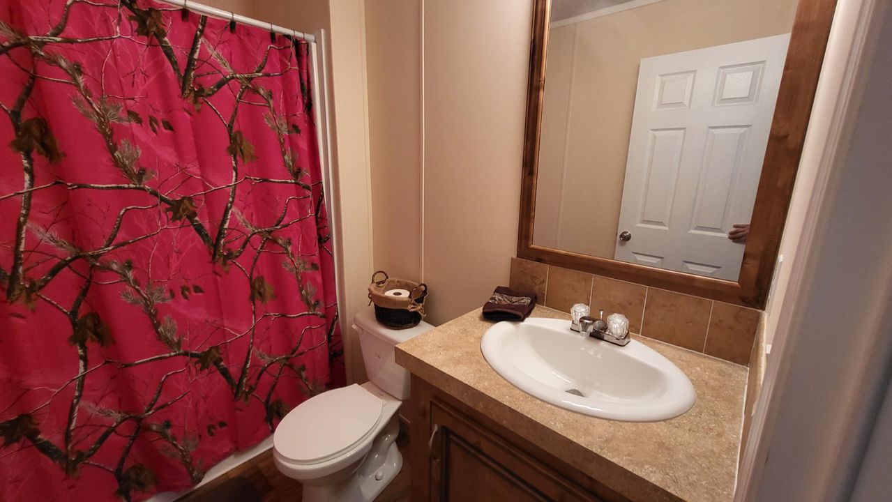 Active With Contract: $205,000 (3 beds, 2 baths, 1223 Square Feet)