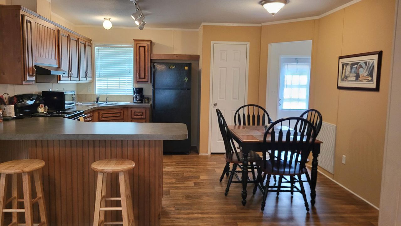 Active With Contract: $205,000 (3 beds, 2 baths, 1223 Square Feet)