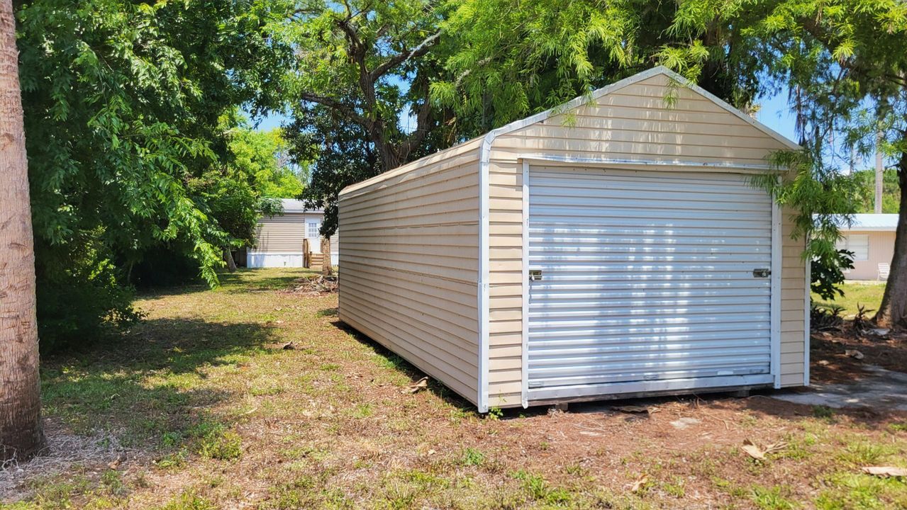 Active With Contract: $205,000 (3 beds, 2 baths, 1223 Square Feet)