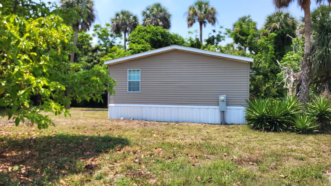 Active With Contract: $205,000 (3 beds, 2 baths, 1223 Square Feet)