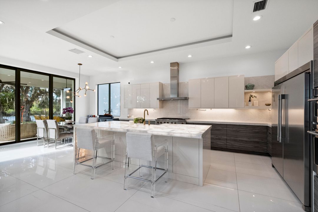 待售: $2,500,000 (4 贝兹, 3 浴室, 4341 平方英尺)