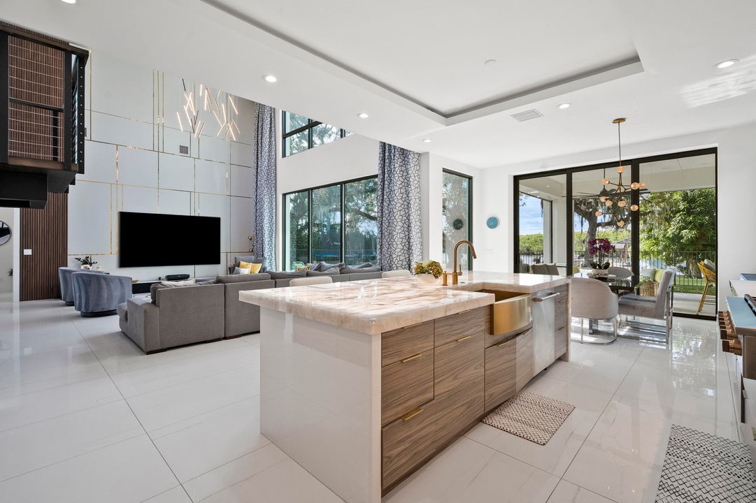 待售: $2,500,000 (4 贝兹, 3 浴室, 4341 平方英尺)