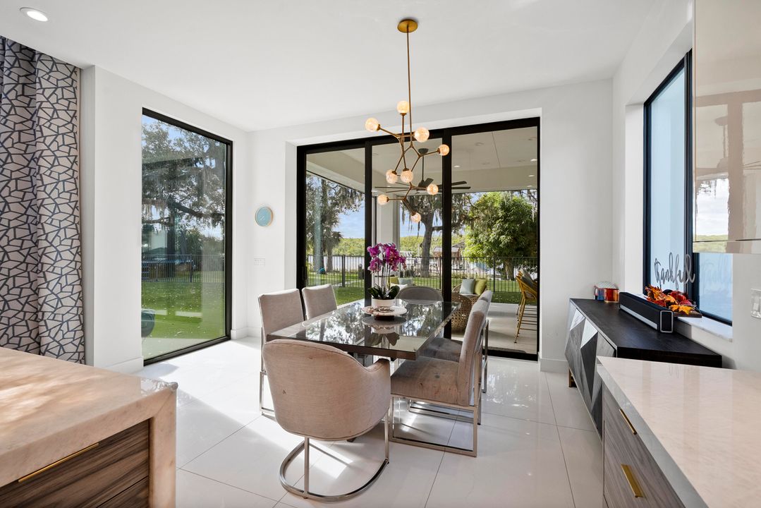 待售: $2,500,000 (4 贝兹, 3 浴室, 4341 平方英尺)