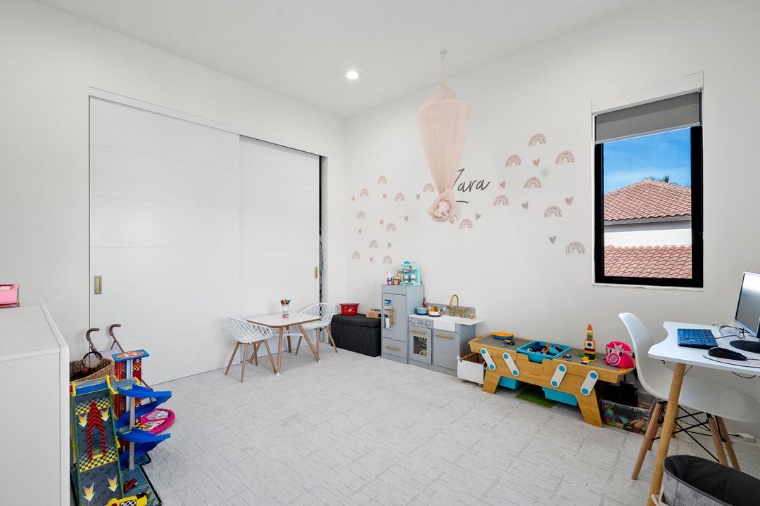 待售: $2,500,000 (4 贝兹, 3 浴室, 4341 平方英尺)