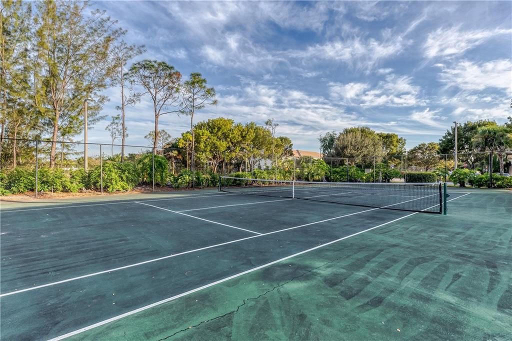 Active With Contract: $2,200 (2 beds, 2 baths, 1075 Square Feet)