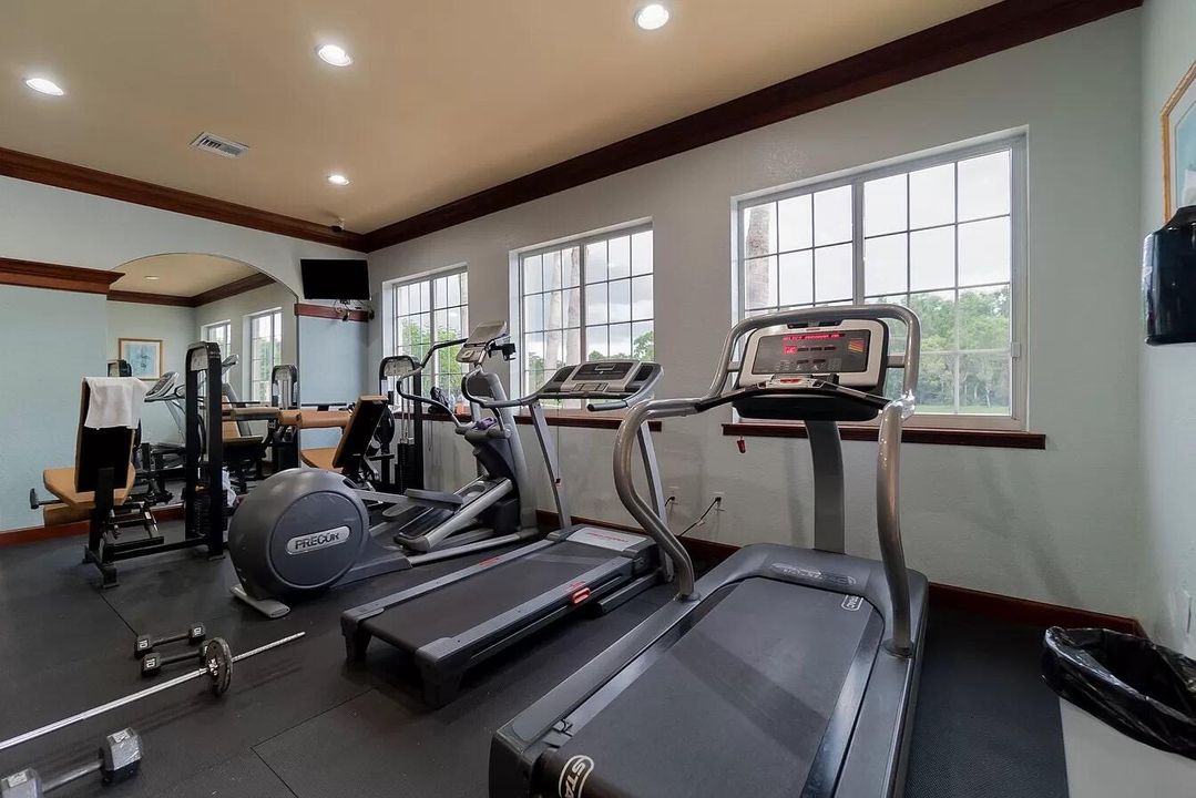 Active With Contract: $2,200 (2 beds, 2 baths, 1075 Square Feet)