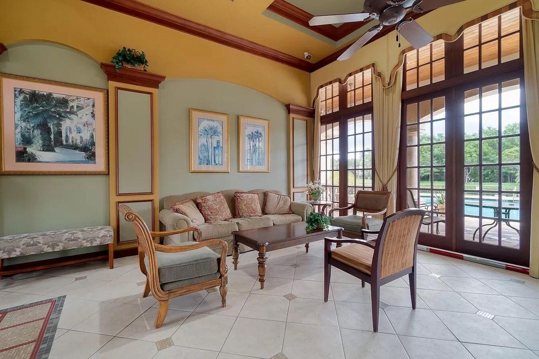 Active With Contract: $2,200 (2 beds, 2 baths, 1075 Square Feet)