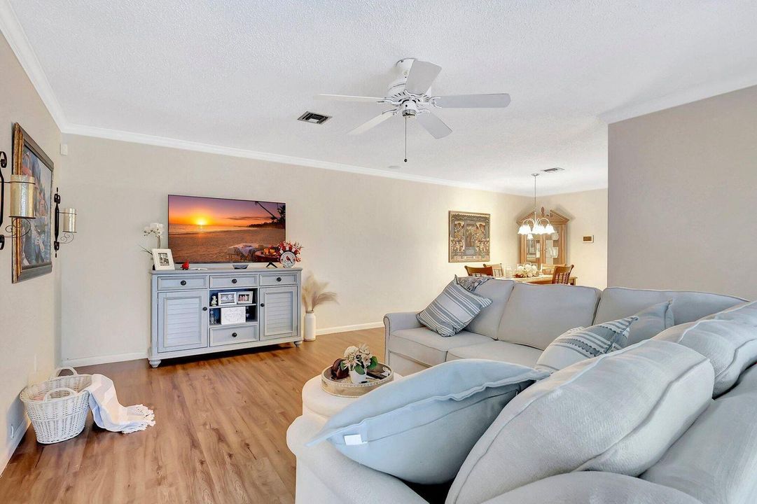 出租: $1,800 (2 贝兹, 2 浴室, 1385 平方英尺)