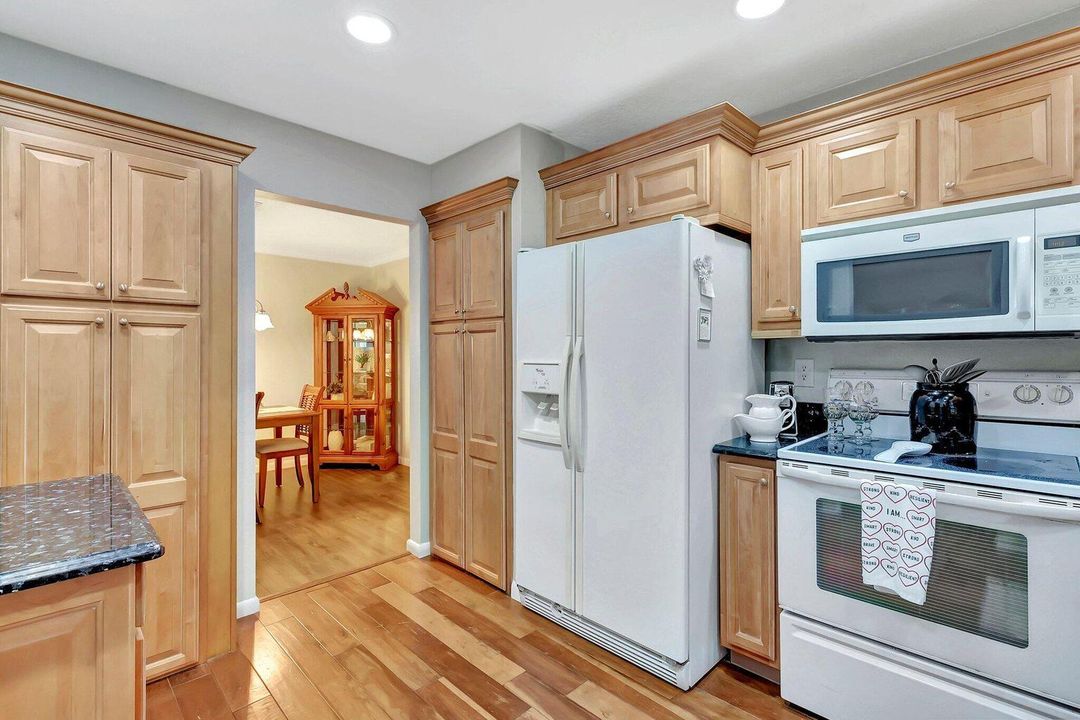 出租: $1,800 (2 贝兹, 2 浴室, 1385 平方英尺)