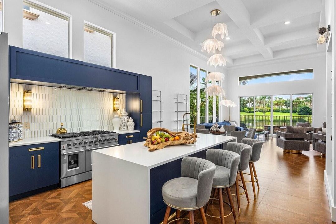 На продажу: $889,000 (4 спален, 4 ванн, 2475 Квадратных фут)