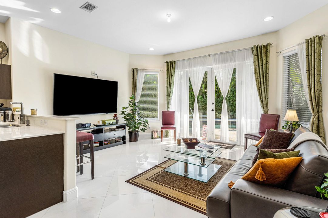 En Renta: $12,000 (4 camas, 3 baños, 2637 Pies cuadrados)