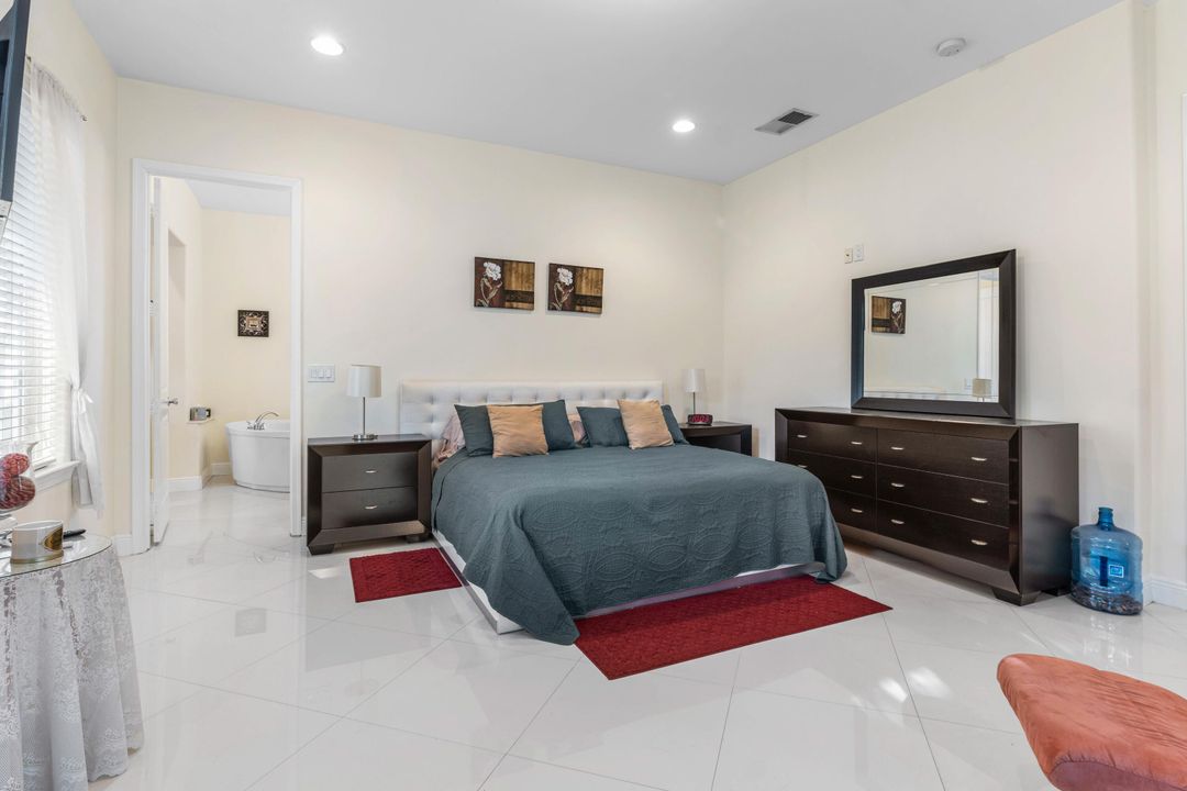 En Renta: $12,000 (4 camas, 3 baños, 2637 Pies cuadrados)