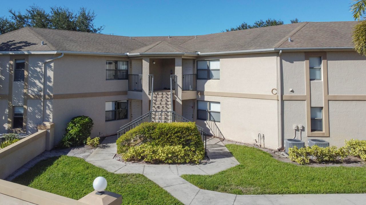 出租: $1,700 (2 贝兹, 2 浴室, 1000 平方英尺)