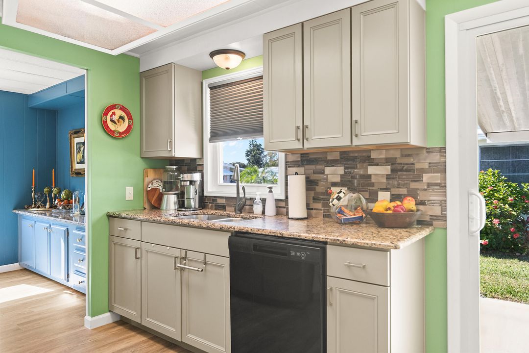 На продажу: $103,000 (2 спален, 2 ванн, 1152 Квадратных фут)