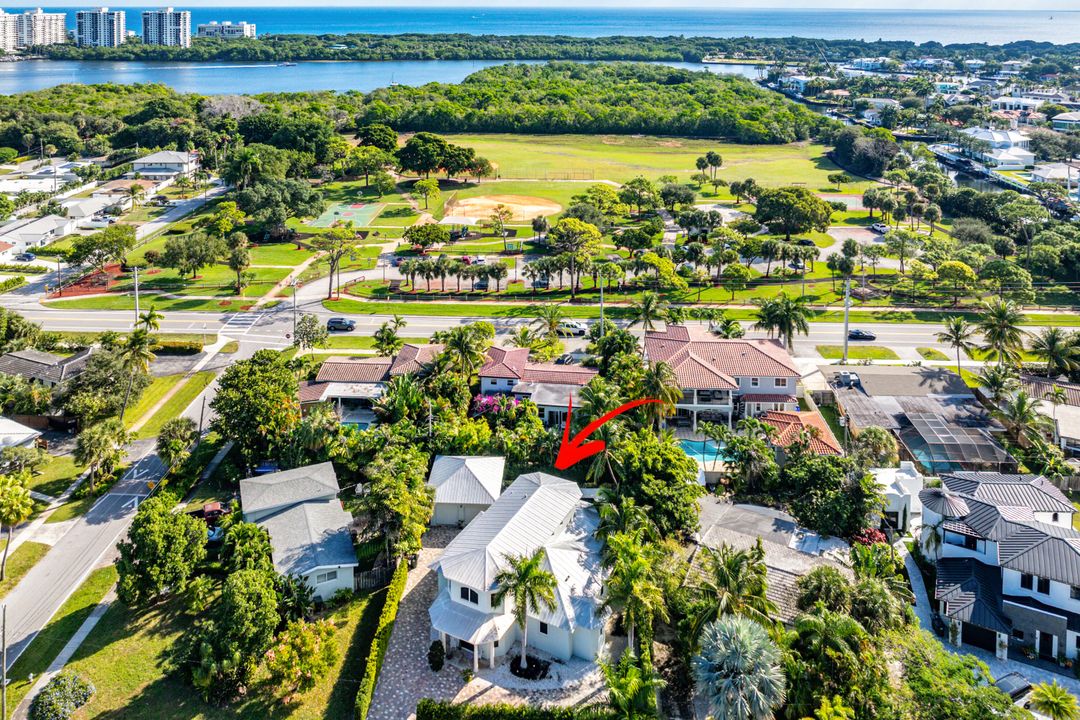 En Renta: $12,000 (4 camas, 3 baños, 2637 Pies cuadrados)