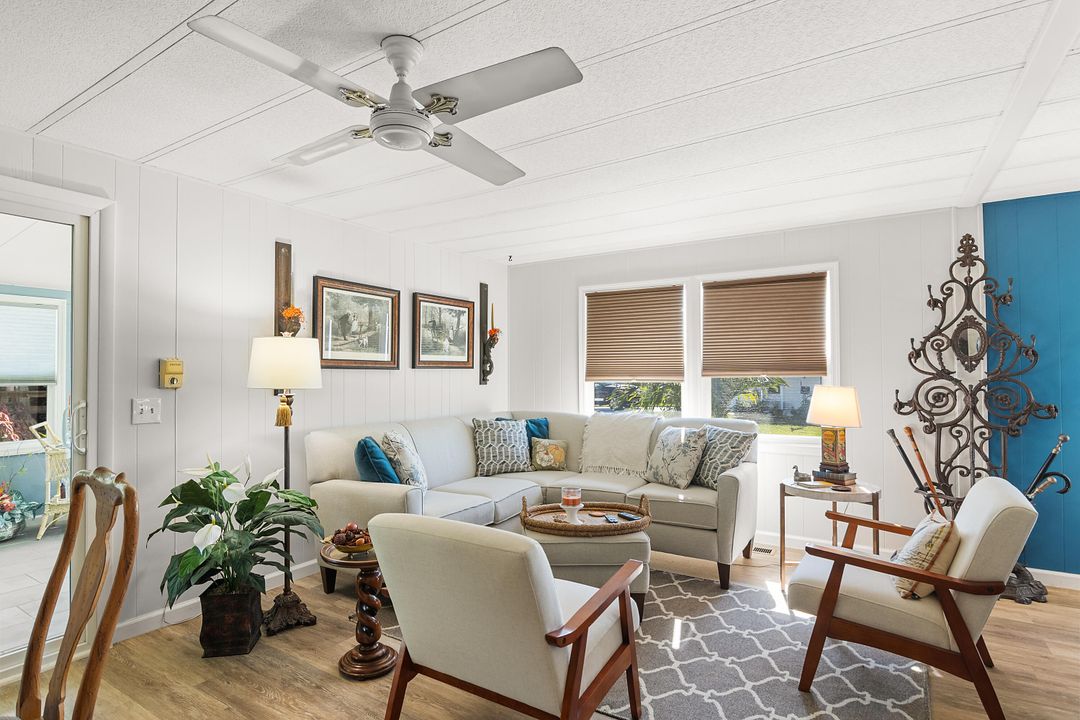 На продажу: $103,000 (2 спален, 2 ванн, 1152 Квадратных фут)