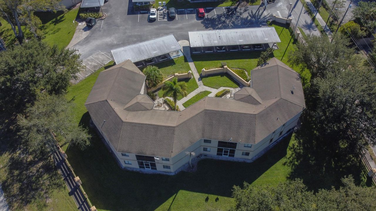 出租: $1,700 (2 贝兹, 2 浴室, 1000 平方英尺)