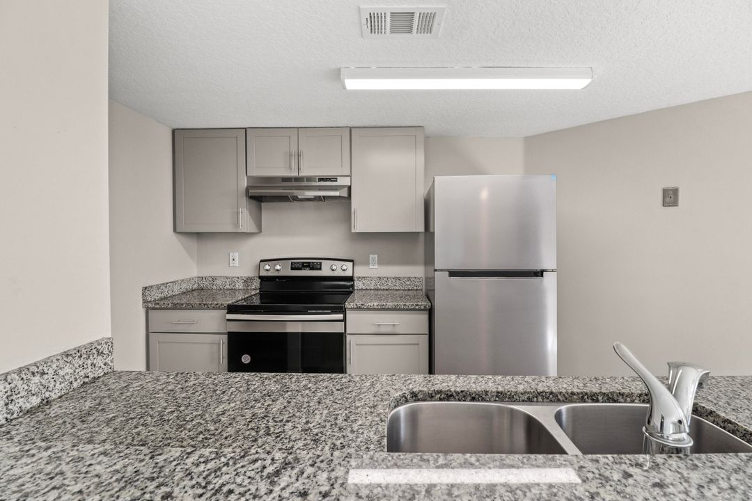 出租: $1,700 (2 贝兹, 2 浴室, 1000 平方英尺)